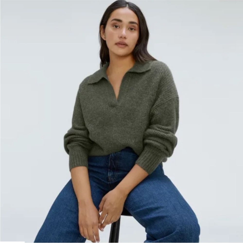 Everlane V-Neck Sweater in Deep Olive